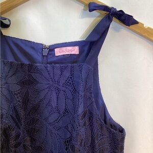 Lilli Pulitzer Kayleigh shift dress. Navy blue lace. Measures Size 4 or xs